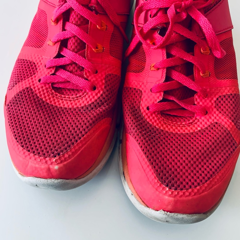 Nike Neon Pink Shoes - Picture 5 of 7